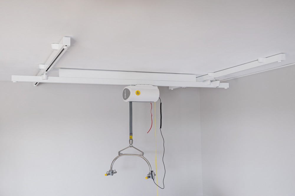Ceiling track installations ; Traverse Rail Ceiling track installations ; Traverse Rail - SureHands Patient lift hoist