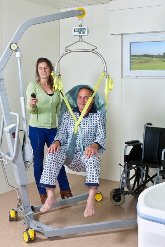 Mobile lift 1640 ; DayLite Sling ; Combi spreader bar ; Digital scale - SureHands Patient lift hoist