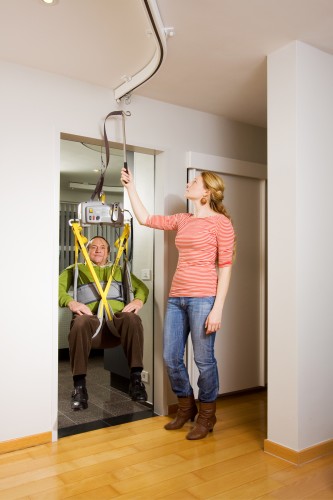 Track-to-Track Motor™ ; Track-to-Track Motor ™ + Tarzan ; Hygiene sling (standard toileting sling) ; Hygiene - bathing sling Track-to-Track Motor™ ; Track-to-Track Motor ™ + Tarzan ; Hygiene sling (standard toileting sling) ; Hygiene - bathing sling - SureHands Patient lift hoist