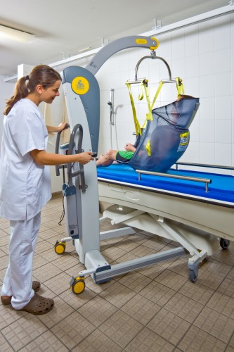 Shower-bathing trolley