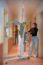 Mobile lift with tilting spreader bar 2610 (Victor) - SureHands Patient lift hoist