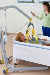 Mobile lift 1640 ; Bathing sling ; Classic spreader bar ; Digital scale - SureHands Lifting systems