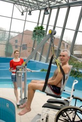 Wheelchair-to-Water™ Pool Lift ; Seat sling PVC ; Classic spreader bar - SureHands Patient lift hoist