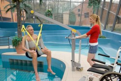 Wheelchair-to-Water™ Pool Lift ; Bathing sling ; Classic spreader bar - SureHands Patient lift hoist