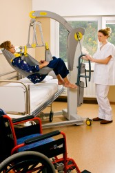 Mobile lift 2600 (Victor) ; Mobile lift with tilting spreader bar 2610 (Victor) ; Hygiene sling with head support - SureHands Patient lift hoist