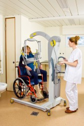 Mobile lift 2600 (Victor) ; Mobile lift with tilting spreader bar 2610 (Victor) ; Hygiene sling with head support - SureHands Patient lift hoist