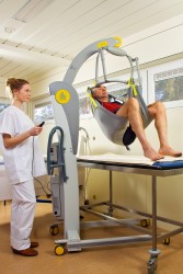 Mobile lift 2600 (Victor) ; Mobile lift with tilting spreader bar 2610 (Victor) - SureHands Patient lift hoist